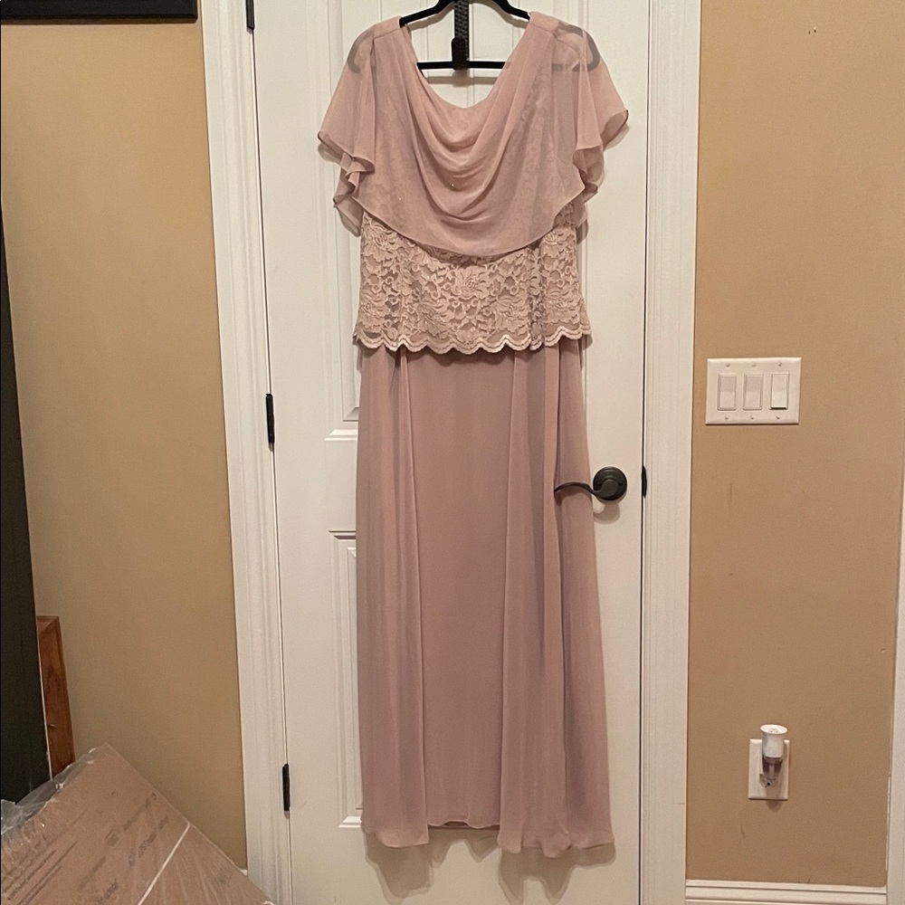 16 Jessica Howard beige Champagne Chiffon & Lace Mother of Bride Maxi Dress